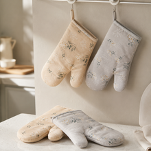 floral oven mitt product view